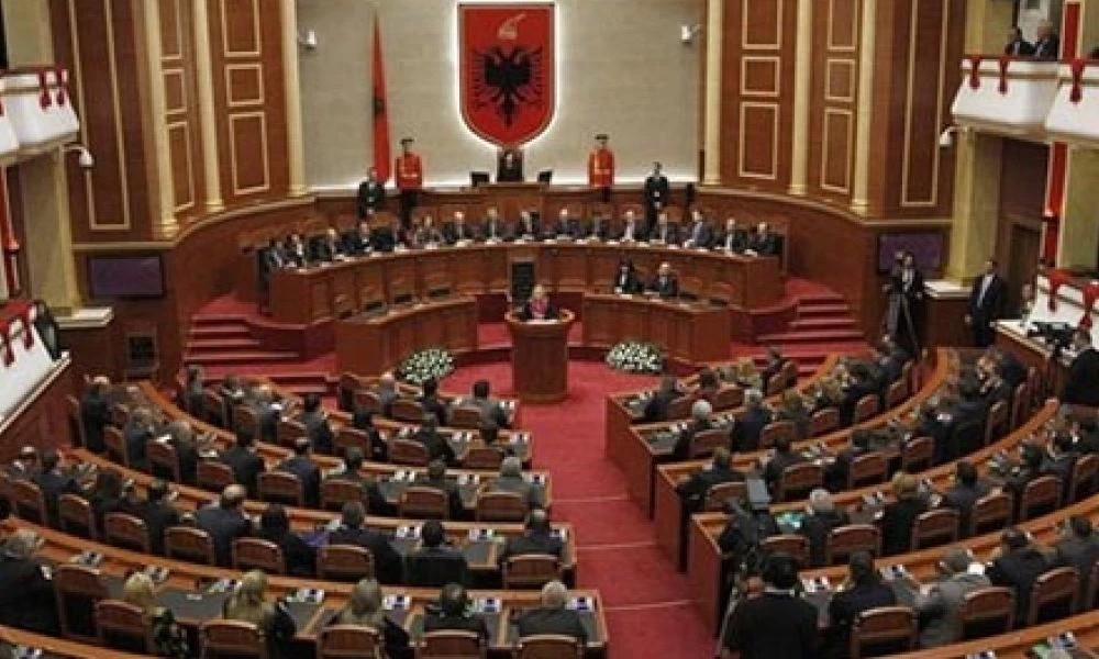 Το αλβανικό κοινοβούλιο ενέκρινε παμψηφεί σχέδιο για τον αντισημιτισμό